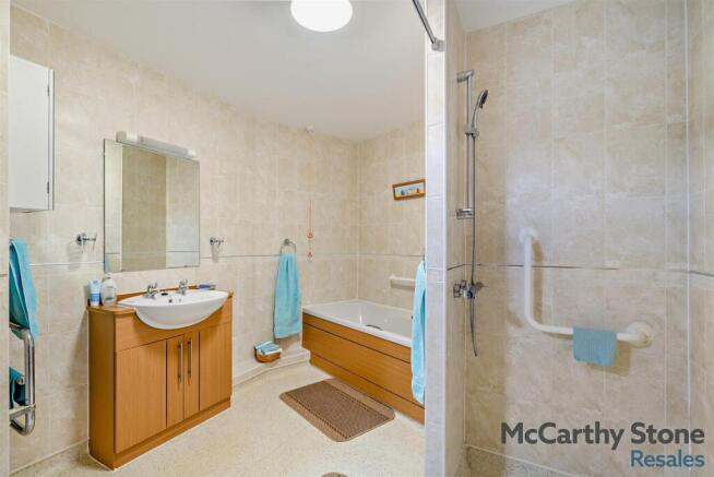 2 bed Apartment for sale Image 9
