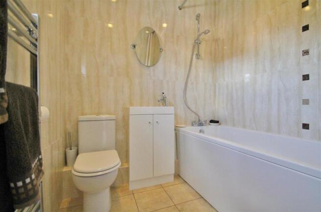 lam bathroom.JPG