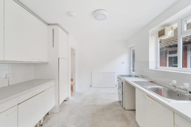 Windmill Lane, Epsom, KT17 photo 4