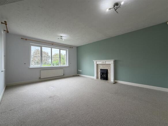 Generous Lounge 524