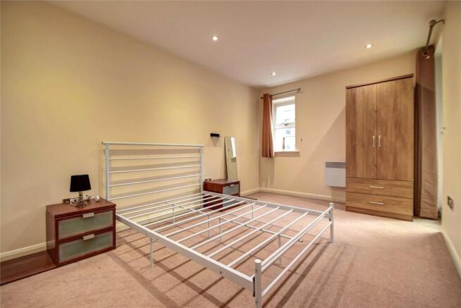 2 bed Flat to rent Image 12