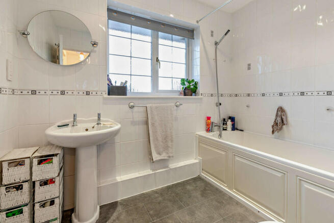 8626392-interior1...