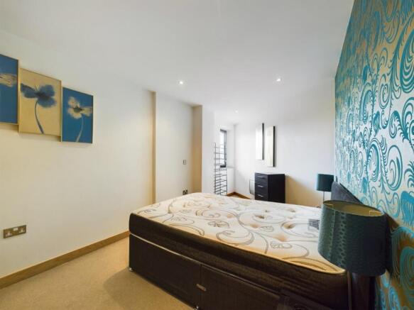 2 bed Apartment to rent Image 4