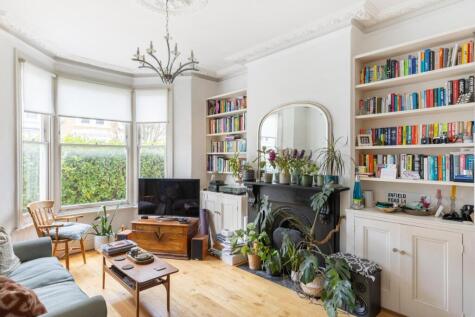 Plato Road,
Clapham North, SW2