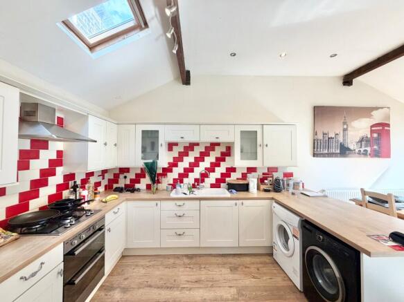 2 bed End of Terrace to rent Image 12