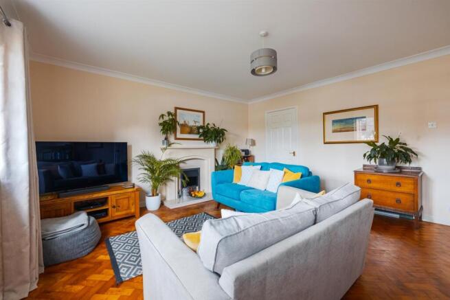 36 Circular Dr-7.jpg