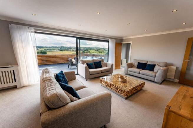 4 bed Detached for sale Image 5