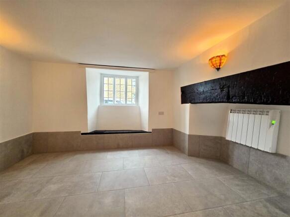 2 Almshouses - Lounge.jpg