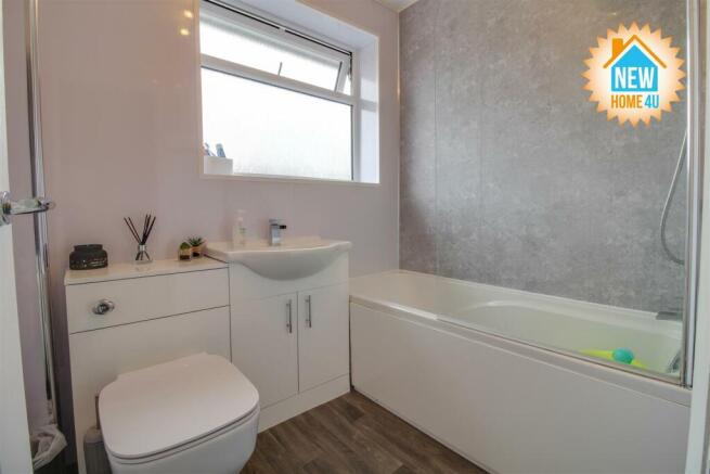 FAMILY BATHROOM: