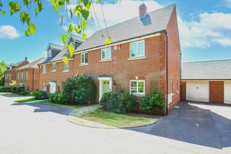 Cawett Drive, Fleet, GU51