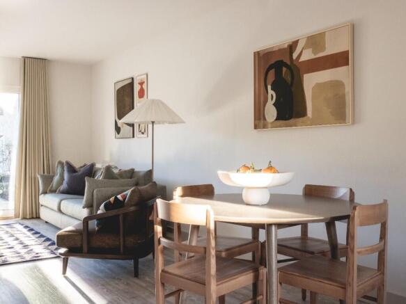 Lounge & Dining