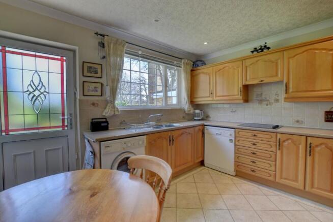 Kitchen 2.jpg