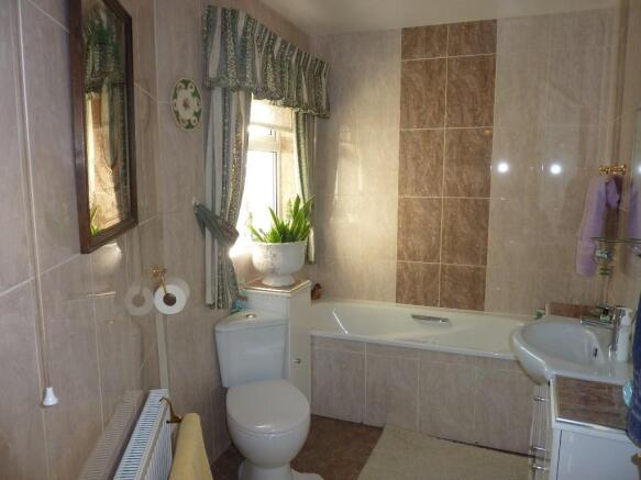 FAMILY BATHROOM