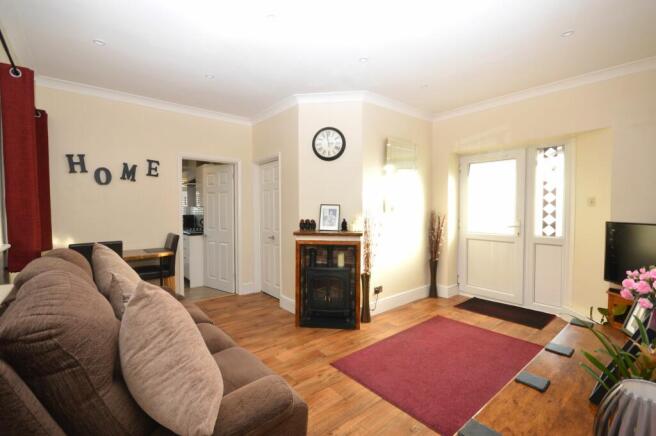 LOUNGE/DINING AREA