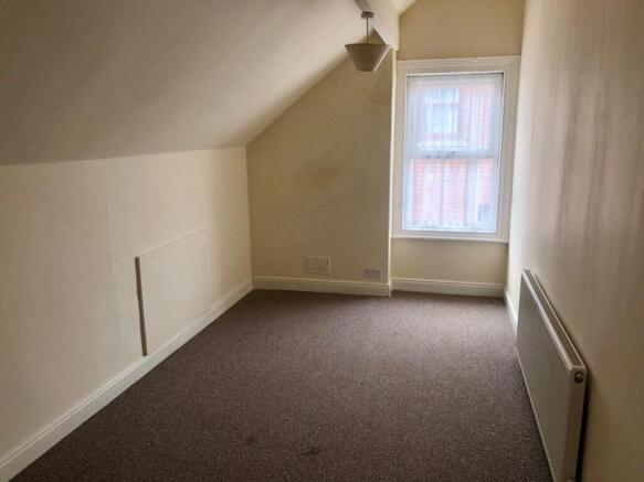 3 bed Flat to rent Image 12