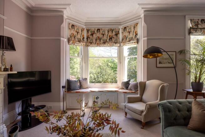 5 bed Town House for sale Image 5