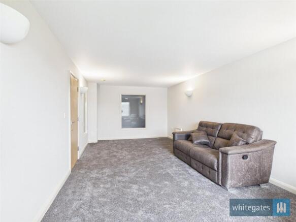 2 bed Apartment to rent Image 3
