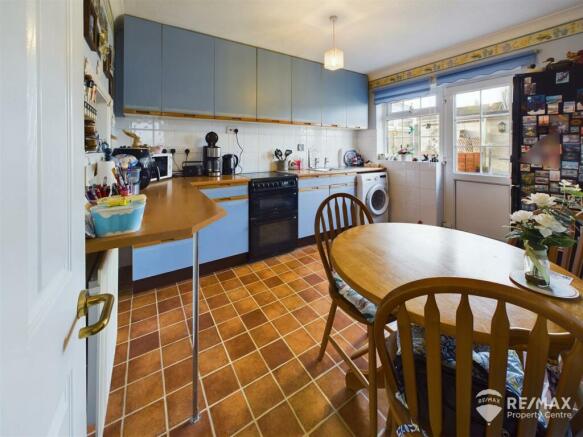 Kitchen (2).jpg