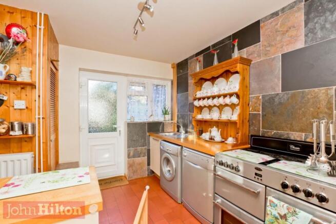779. Kitchen 2.JPG