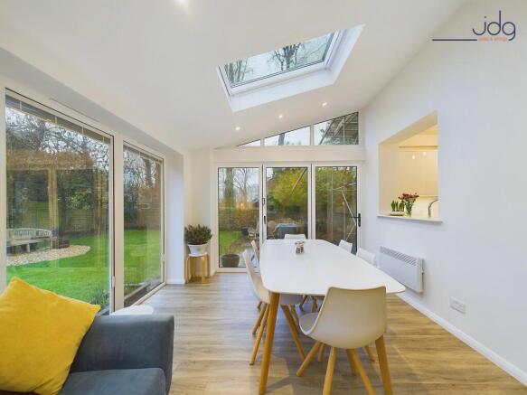 Dining & Sitting Area