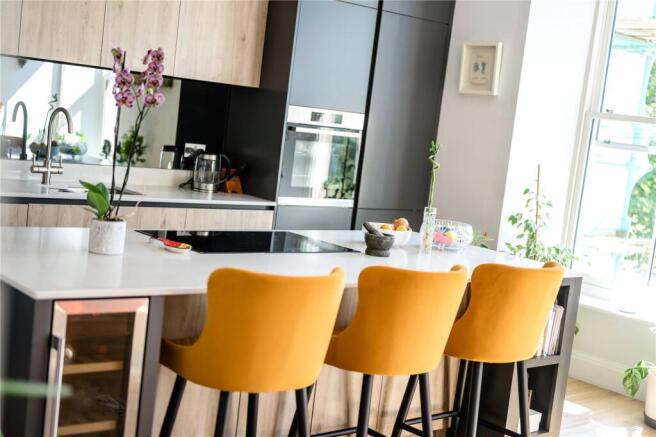 3 bed Apartment for sale Image 6