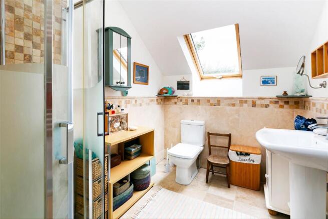 4 bed Detached for sale Image 11