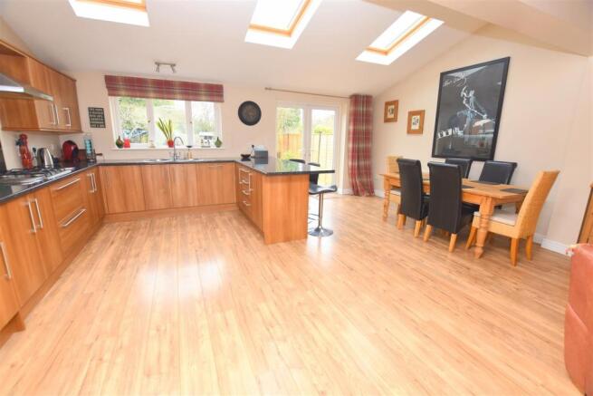 kitchen 2.JPG