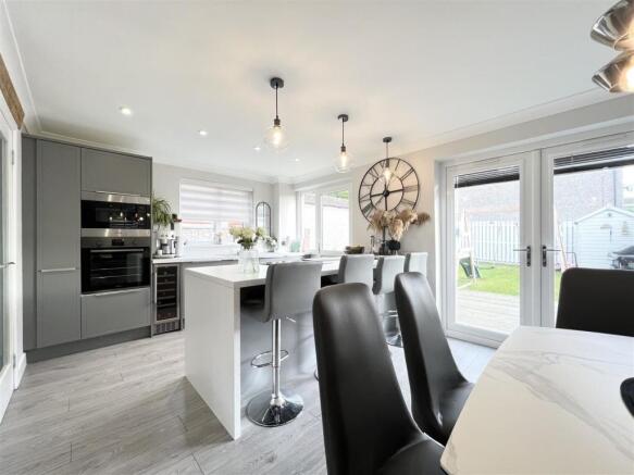 Kitchen/ Dining