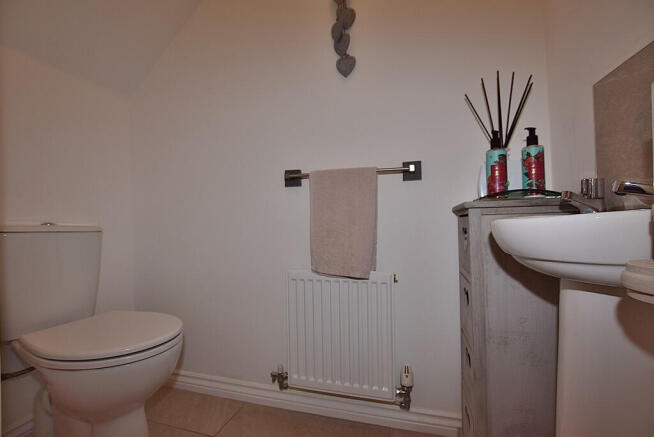 4 bed Detached for sale Image 9