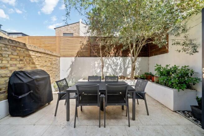 Fulham Palace Road 371 Flat A SW6 PH3.jpg