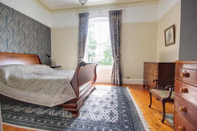 5 bed House for sale Image 12