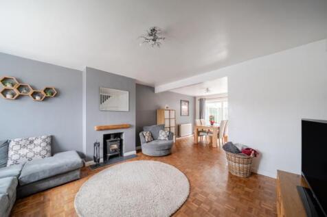 Crofton Close, Ottershaw, Chertsey