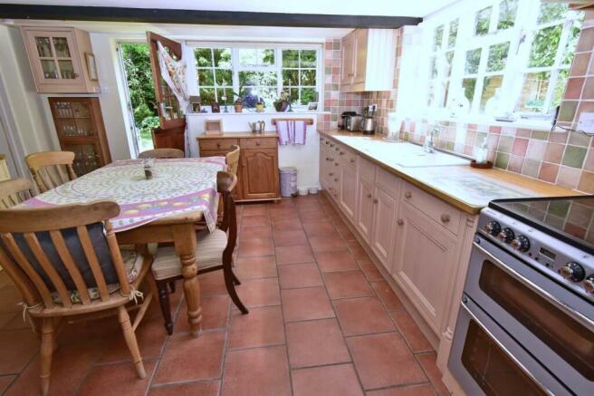 A KITCHEN 2.JPG