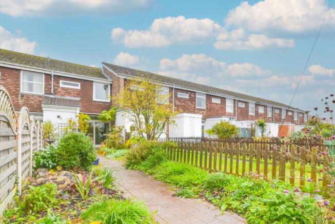 3-bed terraced on Foreminster Court, Warminster, BA12 8DA, £225,000