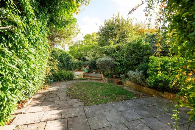 261014 - 21 Shaftesbury Avenue, Bedford - 27.jpg