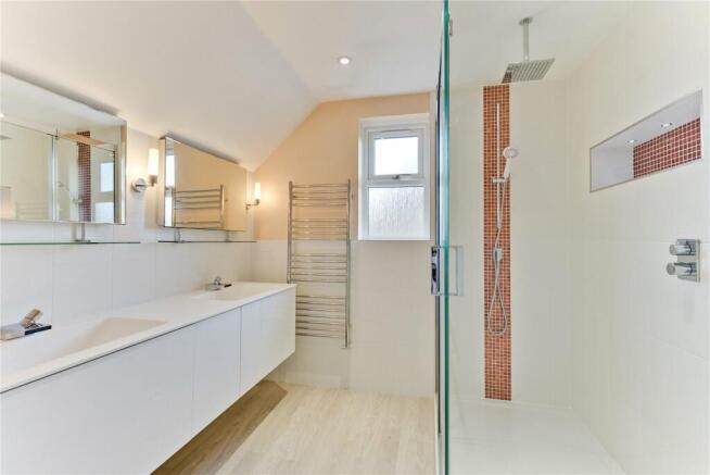 Master En-Suite