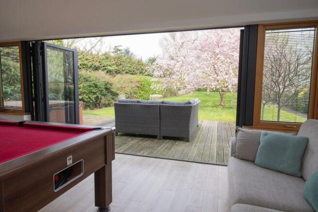 5 bed Detached for sale Image 7