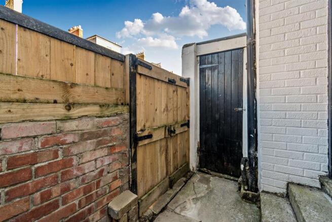 4 bed Terraced for sale Image 12