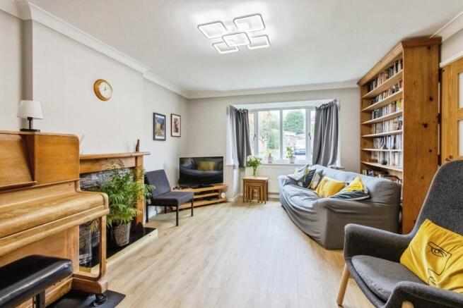 5 bed Detached for sale Image 6
