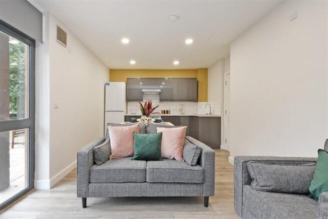 2 bed Apartment to rent Image 7