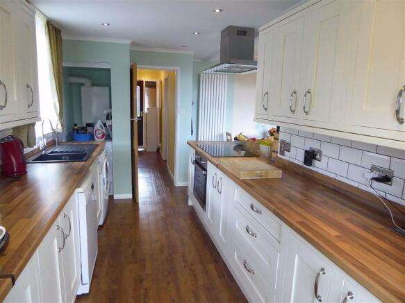 Kitchen (Semi Open Plan)