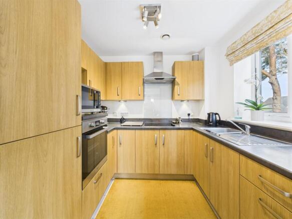2 bed Retirement Property for sale Image 6