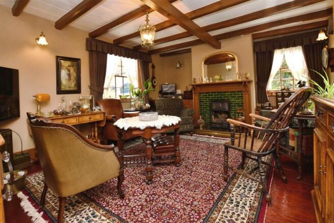 5 bed Detached for sale Image 8