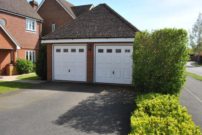 DOUBLE GARAGE