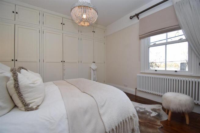 3 bed Semi-Detached to rent Image 9