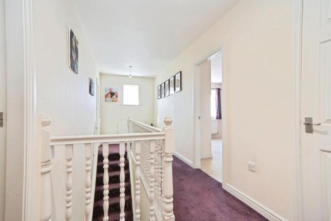3 bed Terraced for sale Image 11