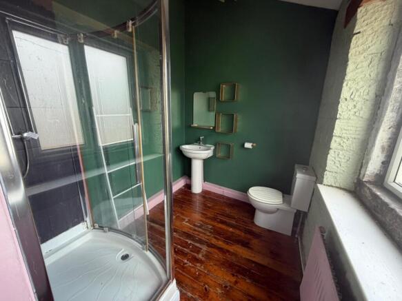 3 bed Apartment for sale Image 5