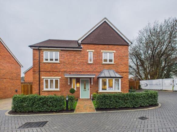 CAM02119G0-PR0504-STILL024