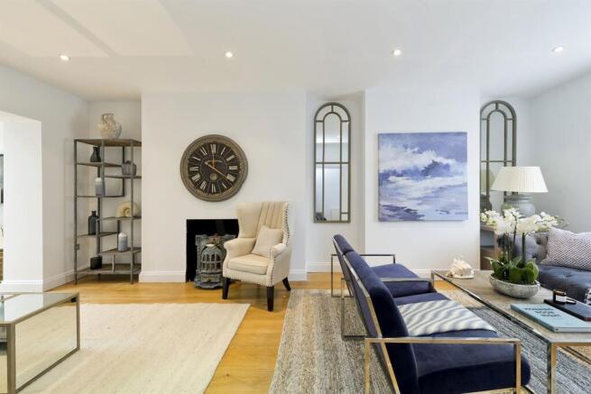 Reception+Room+alt+v