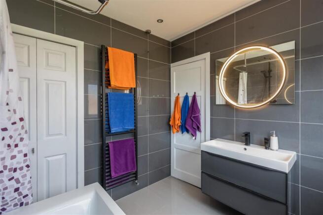 Milton Avenue 27 Bathroom-4.jpg